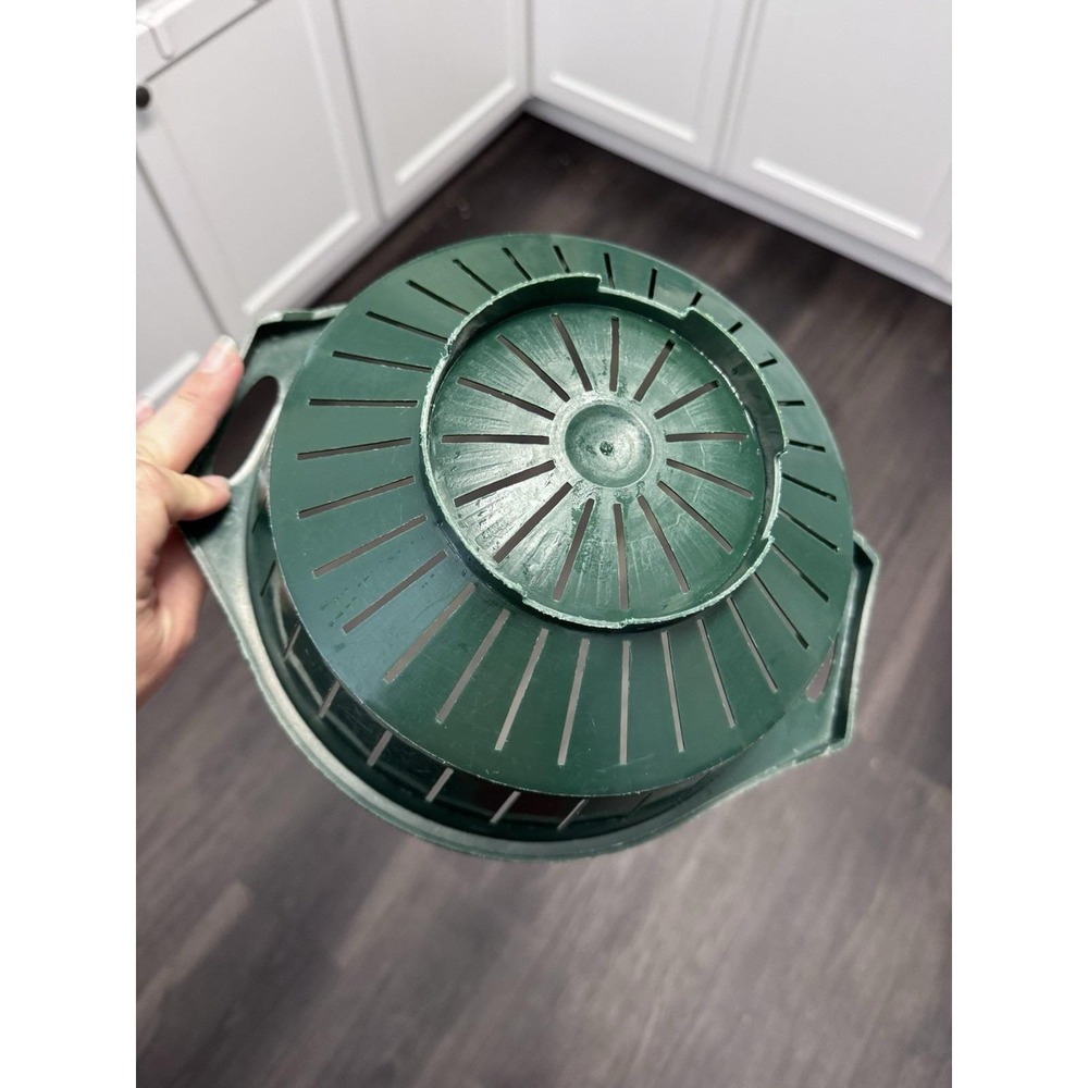 Vintage Colander Green Hard Plastic Durable Timeless Throw Back Great Condition - Picture 2 of 12